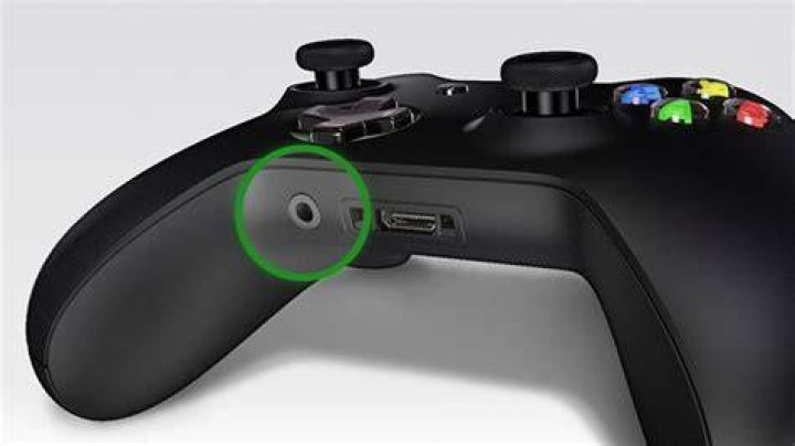 Do Xbox One S controllers have a headphone jack?