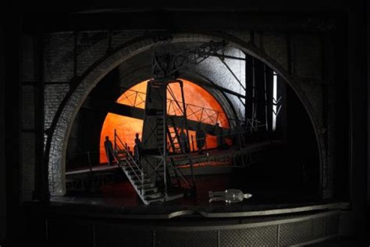 How Mimi Lien Designed a Stage Built for Beheadings