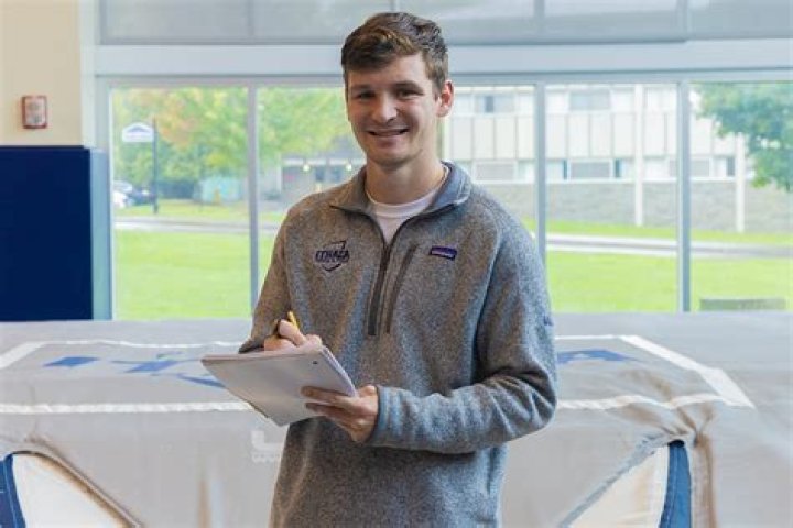 Ithaca College Men's Track Program Information