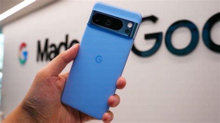 Pixel 8 Pro in Bay front and back square render