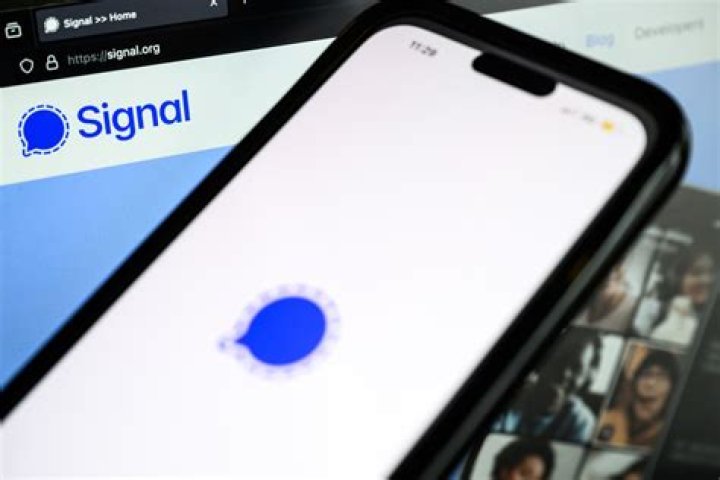 Signal website showing app availability