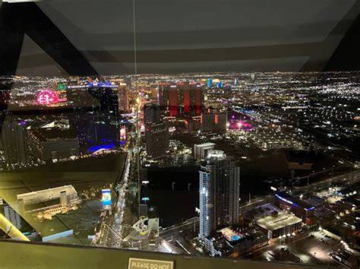 STRAT SkyPod Observation Deck & Rides Review Take a Look