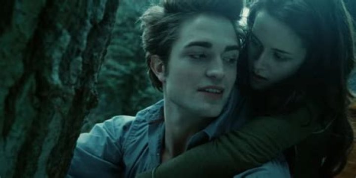 When Edward explains to Bella that he can read thoughts, he points around the restaurant and tells her what everyone's thinking about: 